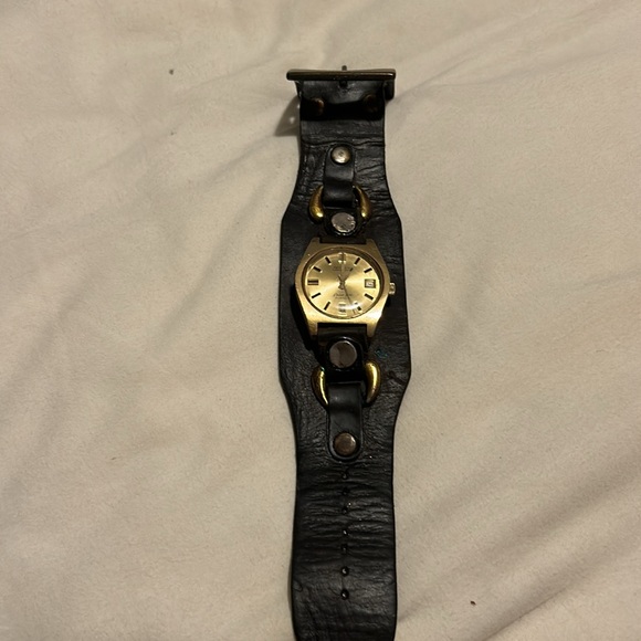 Watch - Picture 3 of 5